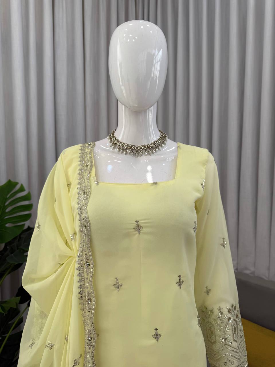 Noor Lace Sequins Classic Set